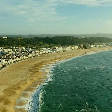 Apartment A 1 Min Da Praia Com Cozinha E Estacionamento Privado Nazaré